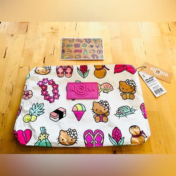 ⭐️SOLD⭐️ Aloha Collection 🌺 Hello Kitty Aloha Icons Mid Pouch - Picture 5 of 7